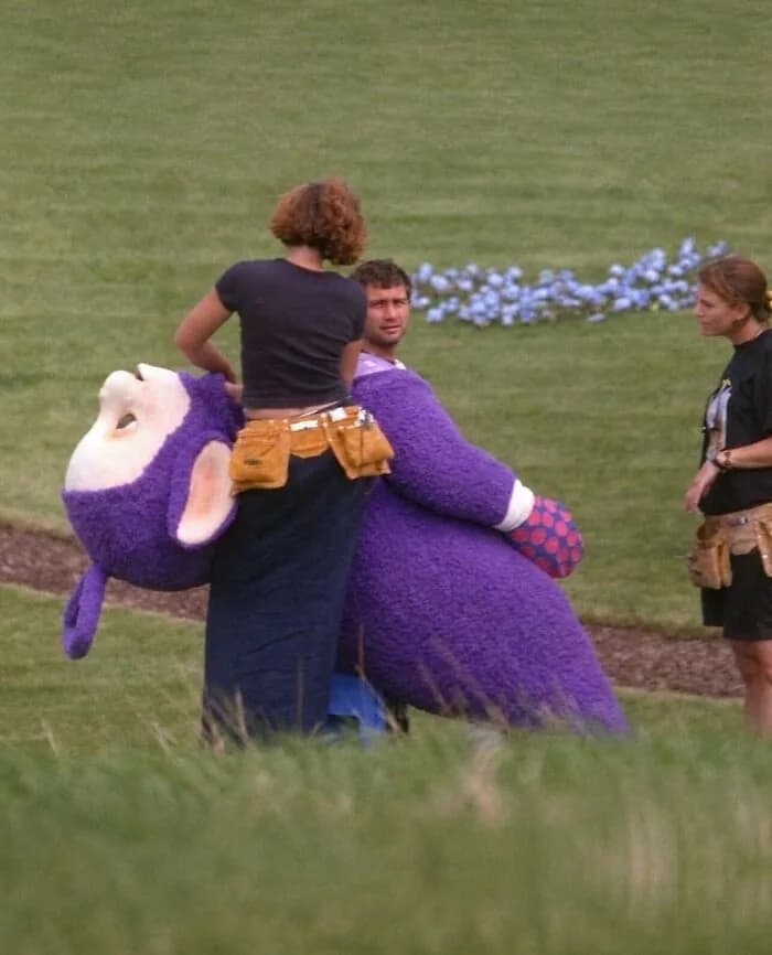 Teletubbies Kostümünün Kamera Arkasını Görmeye Hazır mısınız?