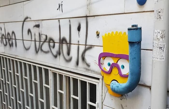 Bart Simpson İstanbul'daki Boruyu Yüzme Parkuruna Çevirmiş