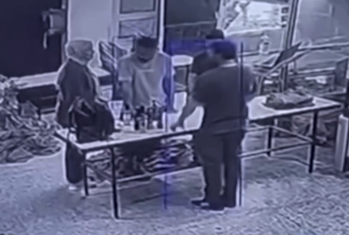 İstanbul’da Seri Tacizci Kadının Yeni Olayı: Eşinin Önünde Esnafa Saldırdı