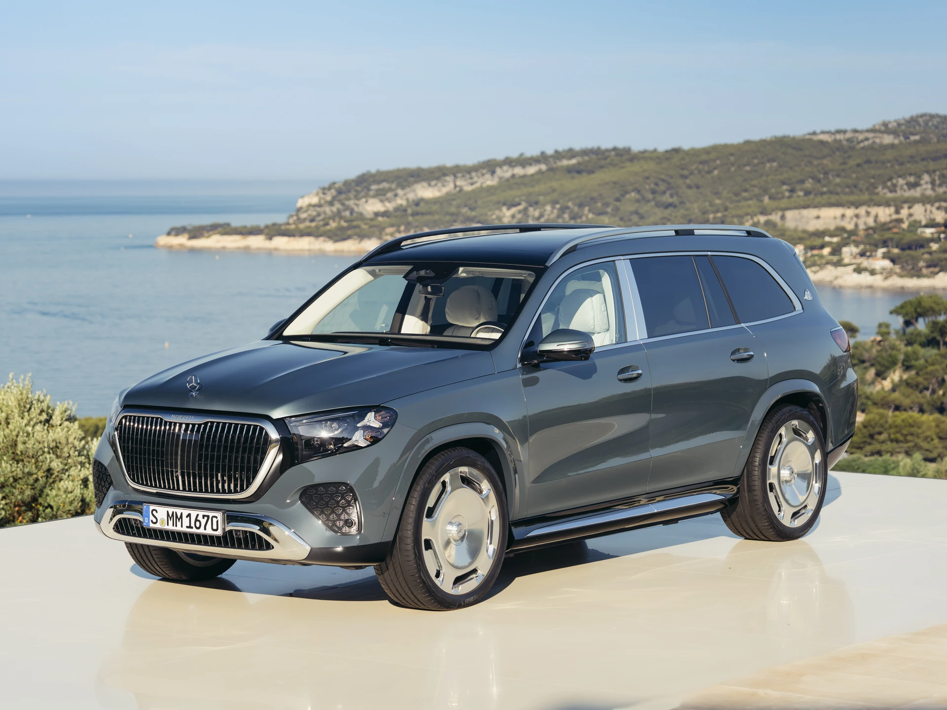Yeni Mercedes-Maybach GLS Tanıtıldı: 605 Beygirlik V8 Motor ve İlk Defa Aydınlatmalı Amblem