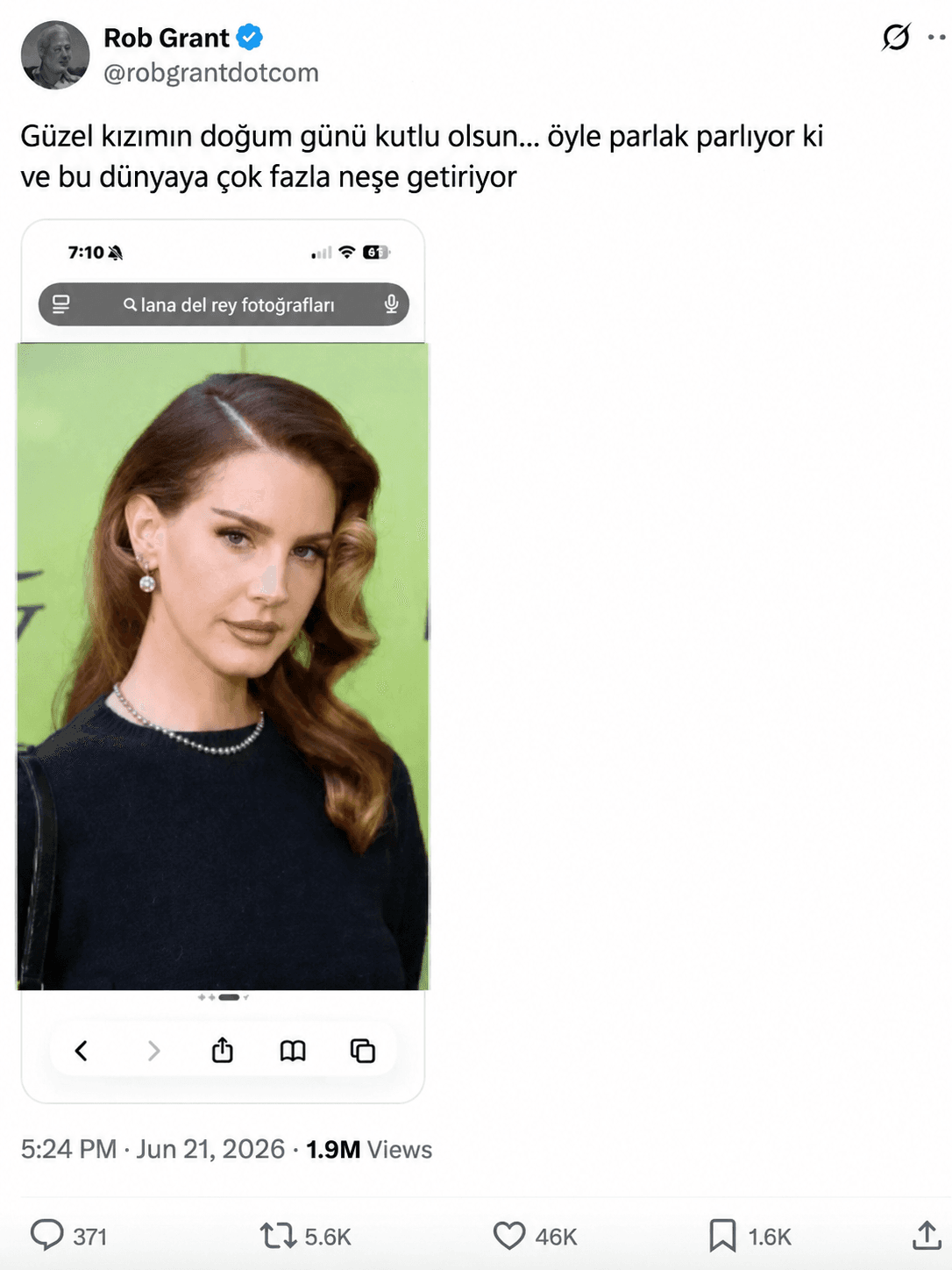 Lana Del Rey’in Babasının Kırpmayı Unuttuğu Arama Çubuğu