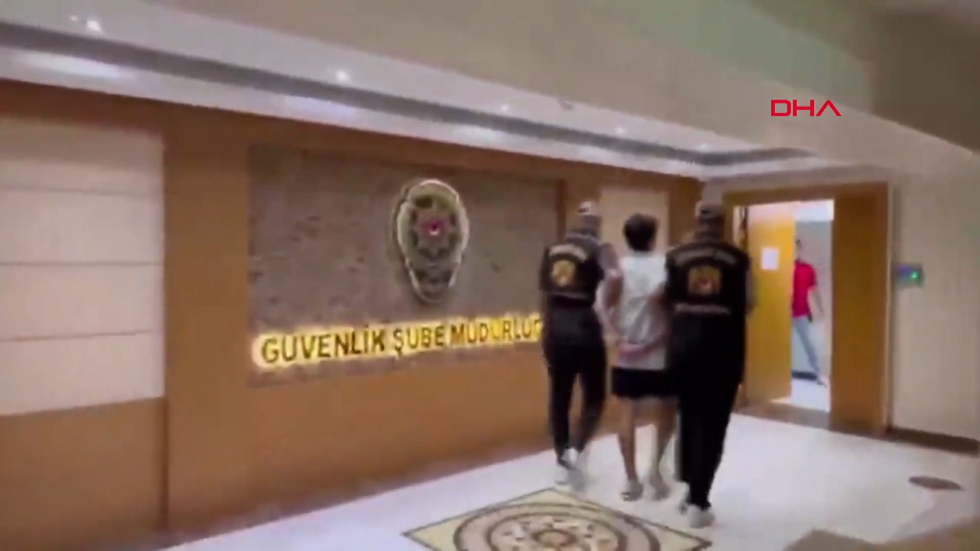 Deniz Göktaş’ın Ters Kelepçe Görüntüleri Birkaç Kez Tekrarlanmış