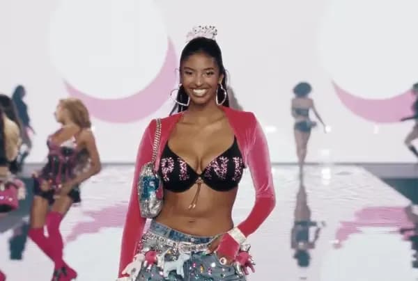 Kobe Bryant'ın kızı Natalia Bryant ilk büyük Victoria’s Secret yürüyüşünü yaptı