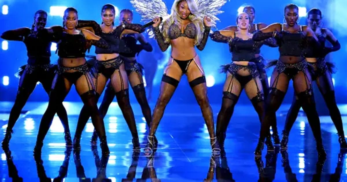 Victoria’s Secret 2026’da Podyumdan Çok Bunlar Konuşuldu: İnterneti Birbirine Katan 8 Olay