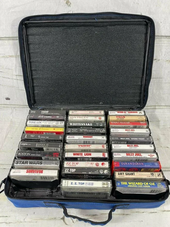 Yanında Koca Bir Kaset Arşivi Taşımak