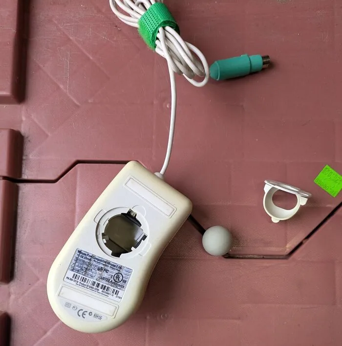 Mouse'un İçindeki Topu Çıkarıp Temizlemek