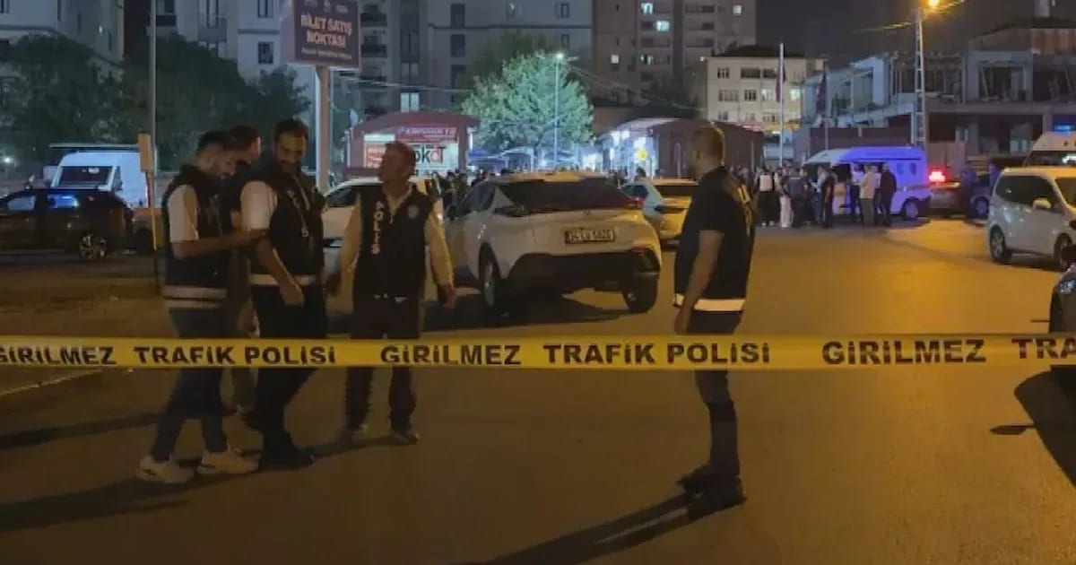 Sultanbeyli Otogarı'nda DEAŞ Bağlantılı Terörist B.Ç. ile Çatışma: Patlayıcılar Ele Geçirildi, Tuzla'da Gözaltı Var